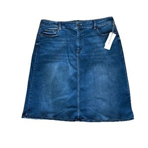 Liz Claiborne Women's Stretchy Denim Knee Length Skirt Size 16 NWT Roma Wash